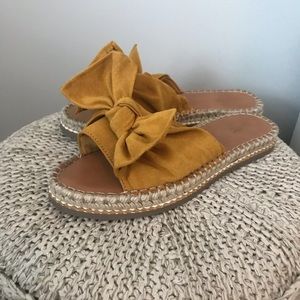 Yellow bow sandals